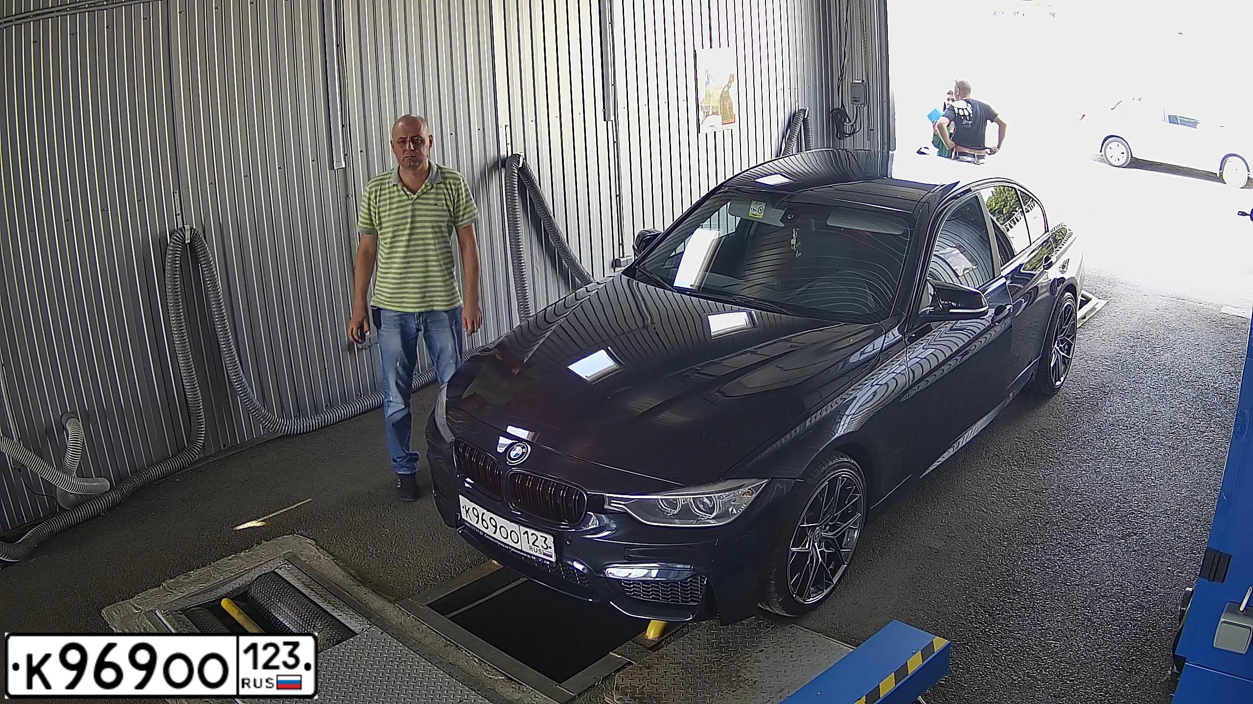 Фото автомобиля BMW SERIE 1, 2010 — госномер К969ОО123. Цвет: Белый