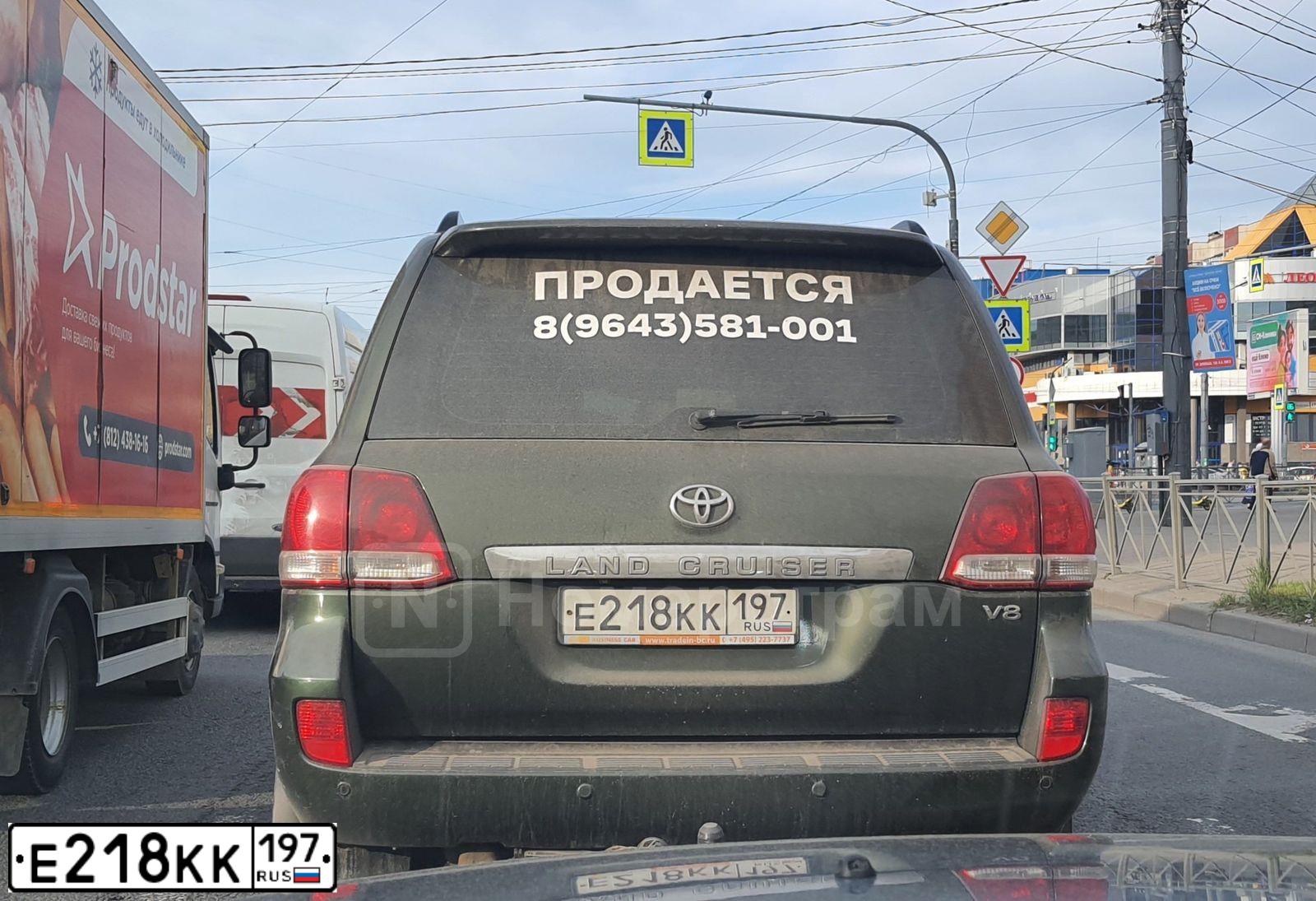 Фото автомобиля TOYOTA LANDCRUISER 200, 2010 — госномер Е218КК197. Цвет: ЗЕЛЕНЫЙ