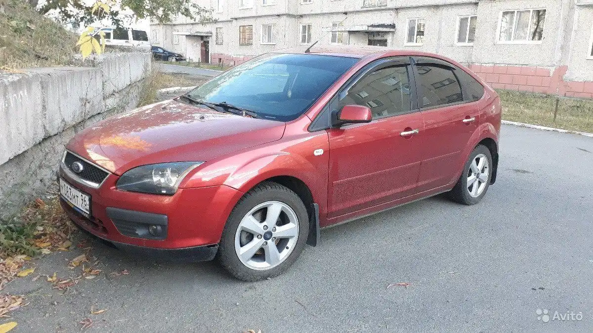 Фото автомобиля FORD FOCUS, 2007 — госномер К083МТ96. Цвет: КРАСНО-ОРАНЖЕВЫЙ