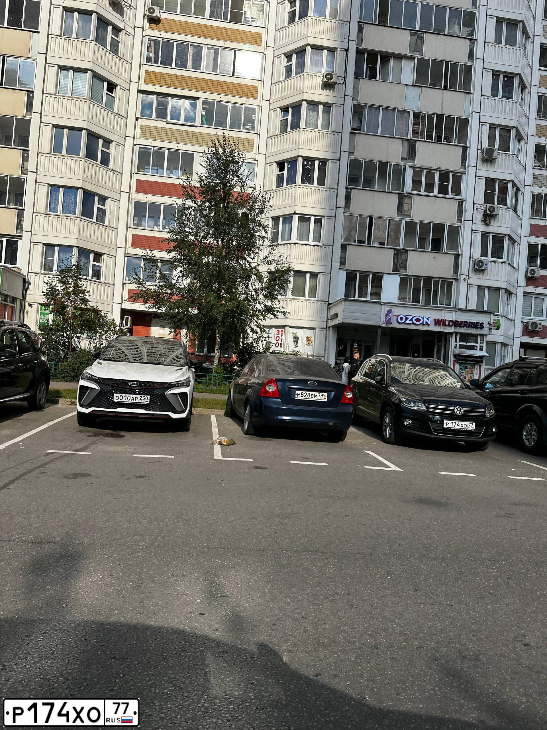 Фото автомобиля VOLKSWAGEN TIGUAN, 2012 — госномер Р174ХО77. Цвет: ЧЕРНЫЙ