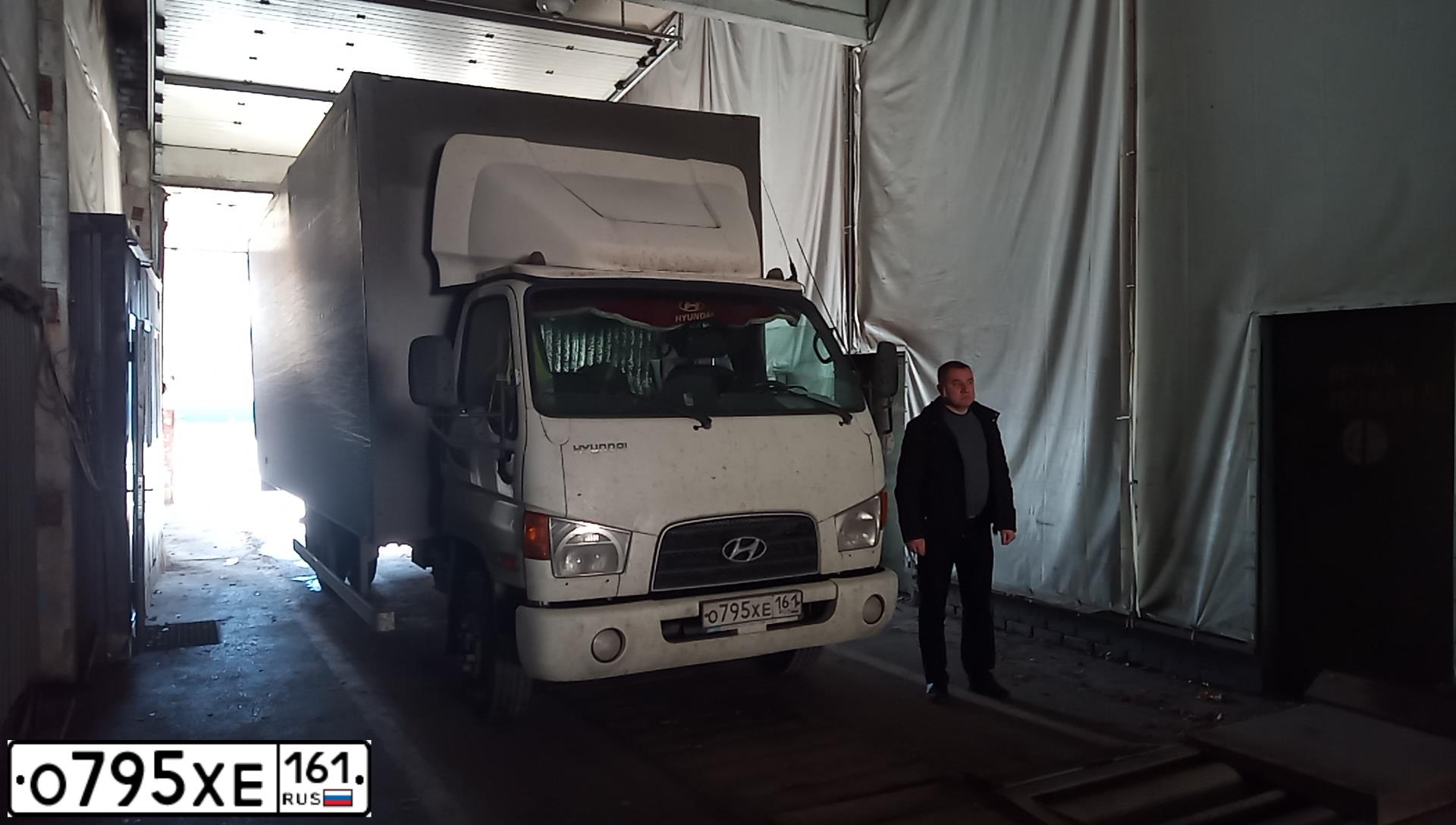 Фото автомобиля HYUNDAI MIGHTY, 2016 — госномер О795ХЕ161. Цвет: БЕЛЫЙ