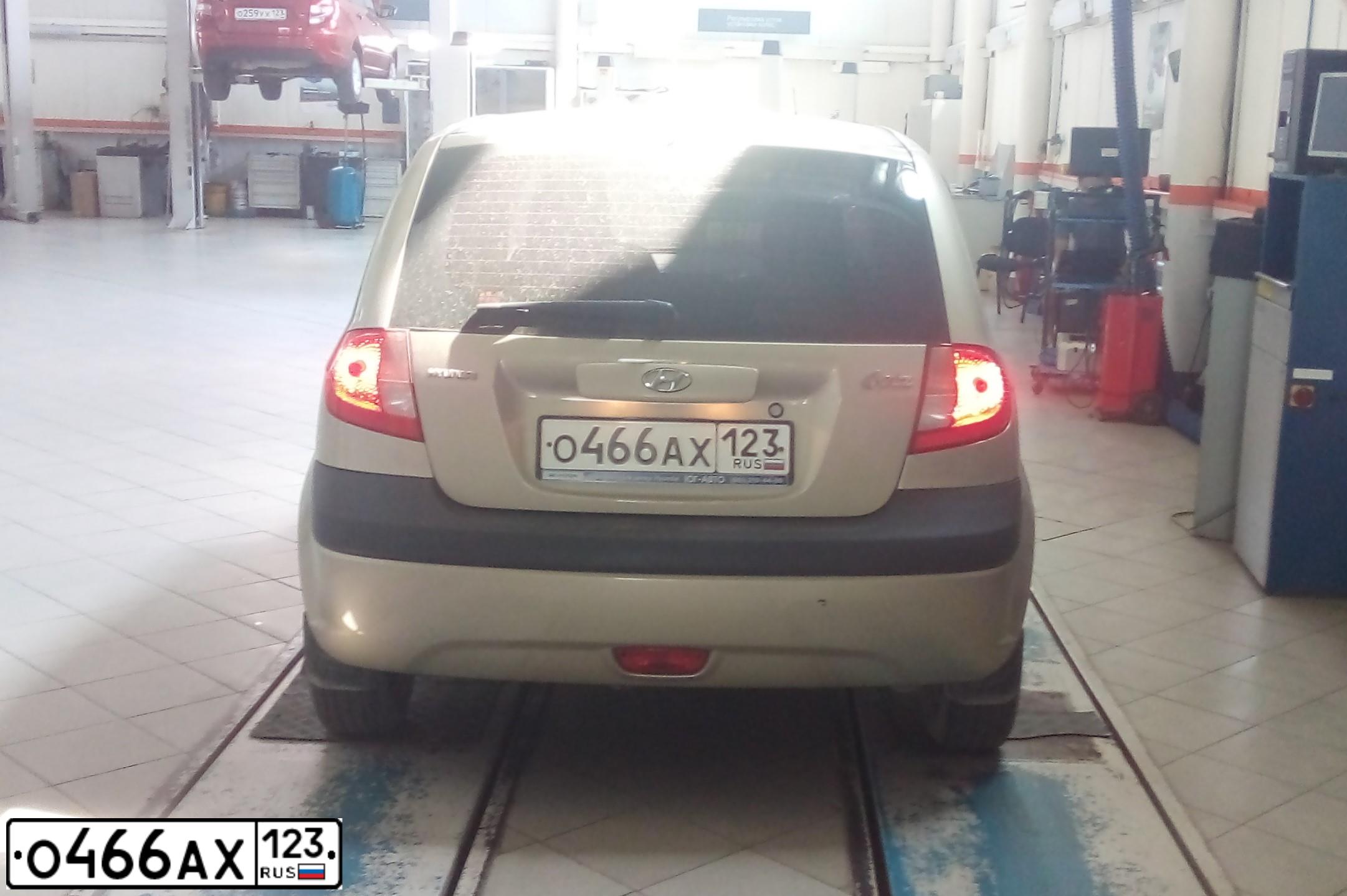 Фото автомобиля HYUNDAI GETZ, 2005 — госномер О466АХ123. Цвет: БЕЖЕВЫЙ