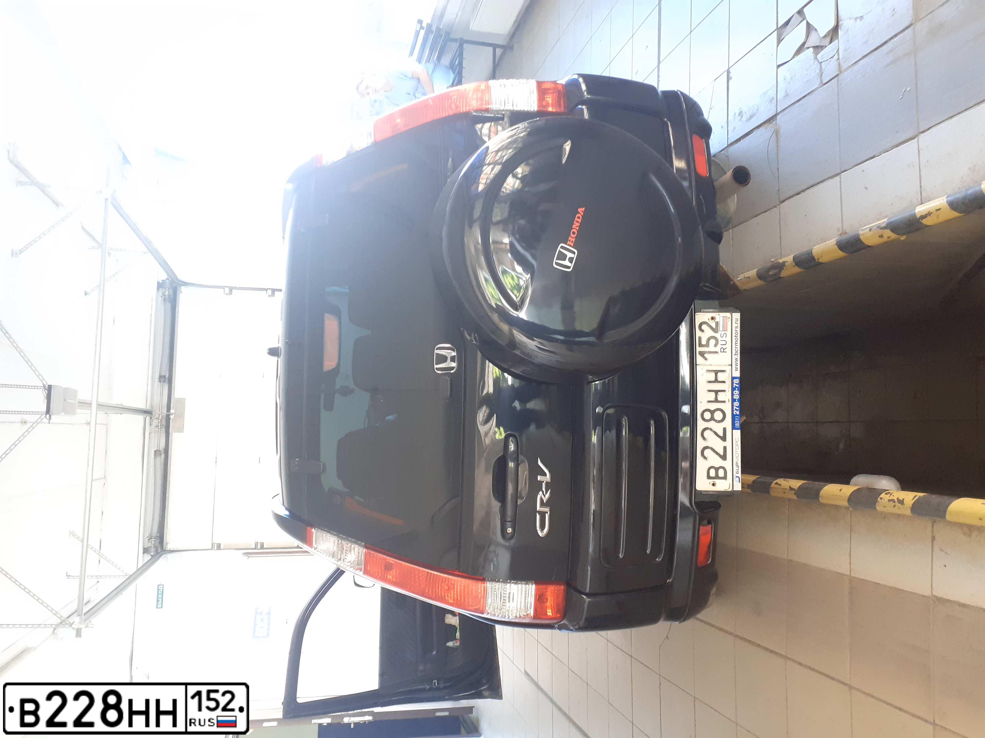 Фото автомобиля HONDA CR-V 2.0I, 2003 — госномер Т005ЕЕ52. Цвет: ЧЕРНЫЙ