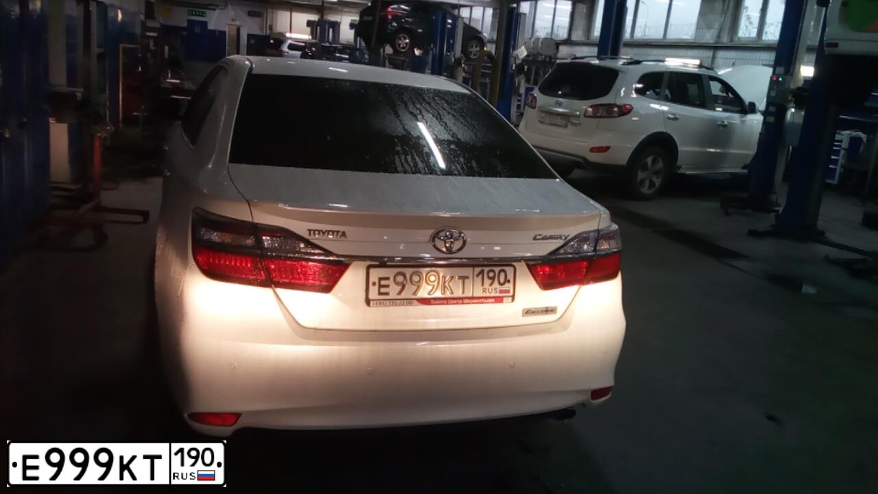 Фото автомобиля MITSUBISHI PAJERO, 2010 — госномер Е999КТ190. Цвет: Серебристый