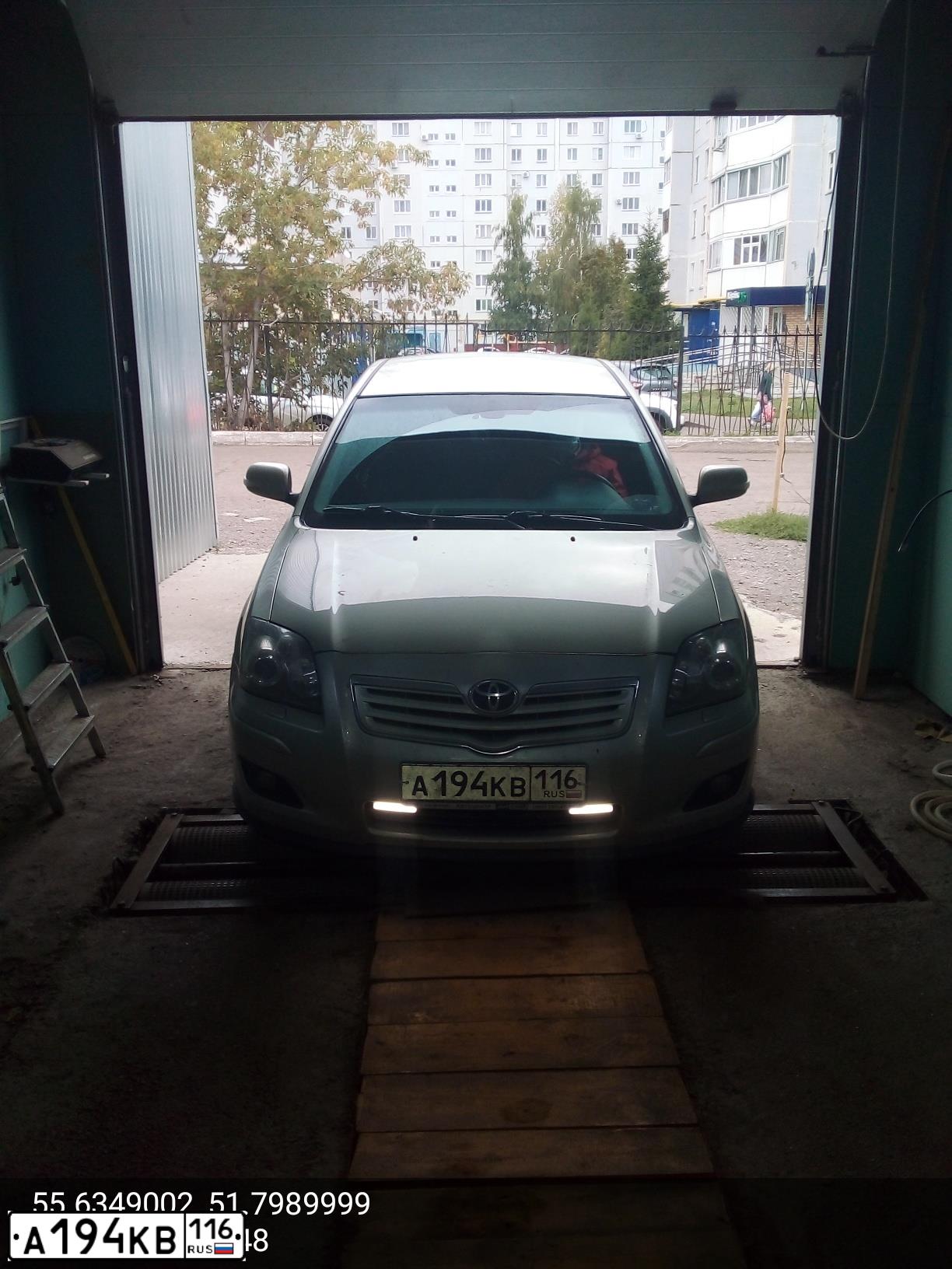 Фото автомобиля TOYOTA AVENSIS, 2008 — госномер А194КВ116. Цвет: Серебристый