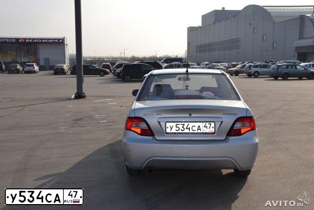 Фото автомобиля DAEWOO NEXIA, 2012 — госномер С635ЕА178. Цвет: Серебристый