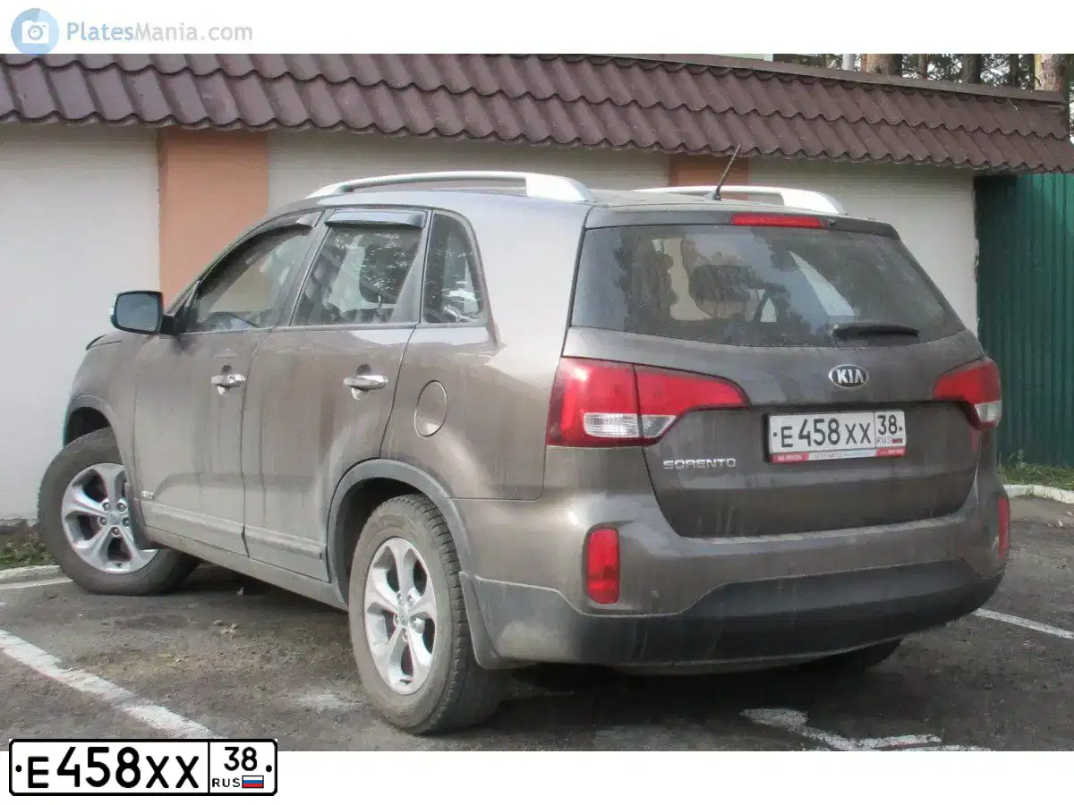 Фото автомобиля KIA SORENTO, 2012 — госномер Е458ХХ38. Цвет: БРОНЗОВЫЙ