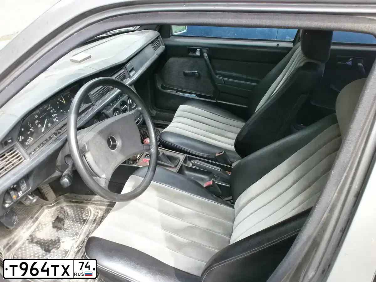 Фото автомобиля MERCEDES C-KLASSE, 1985 — госномер Т964ТХ74. Цвет: СЕРЫЙ