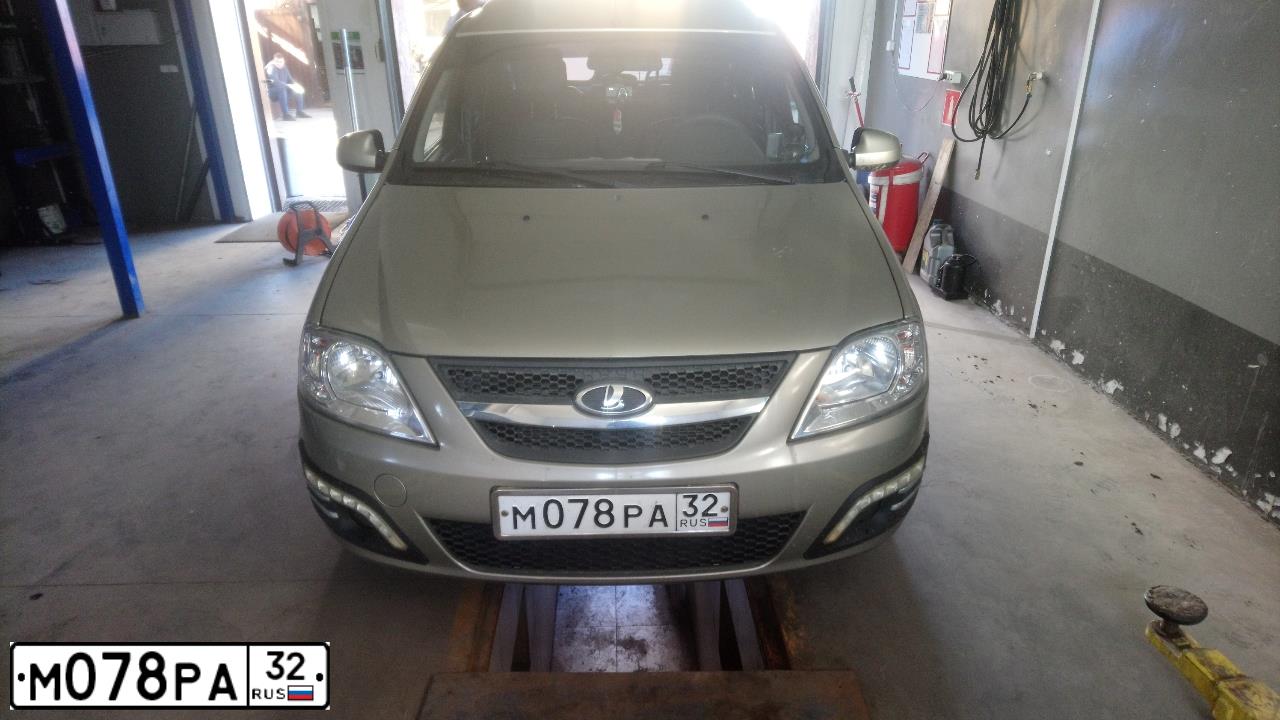 Фото автомобиля LADA LARGUS, 2014 — госномер М078РА32. Цвет: СЕРО-БЕЛЫЙ