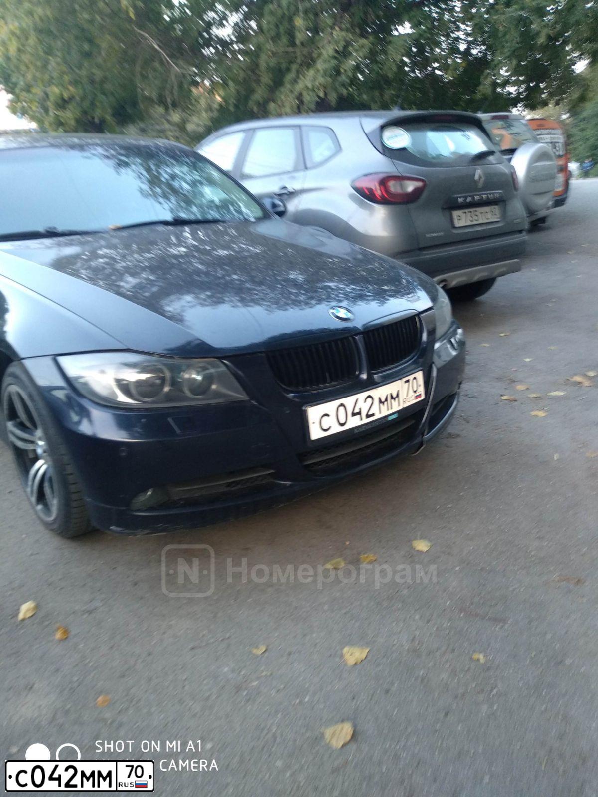 Фото автомобиля BMW SERIE 3, 2007 — госномер В001СУ70. Цвет: ТЕМНО СИНИЙ