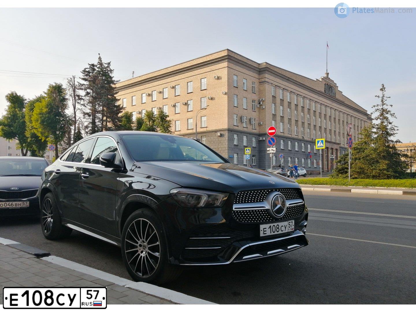 Фото автомобиля MERCEDES GLE-KLASSE, 2020 — госномер Е108СУ57. Цвет: ЧЕРНЫЙ