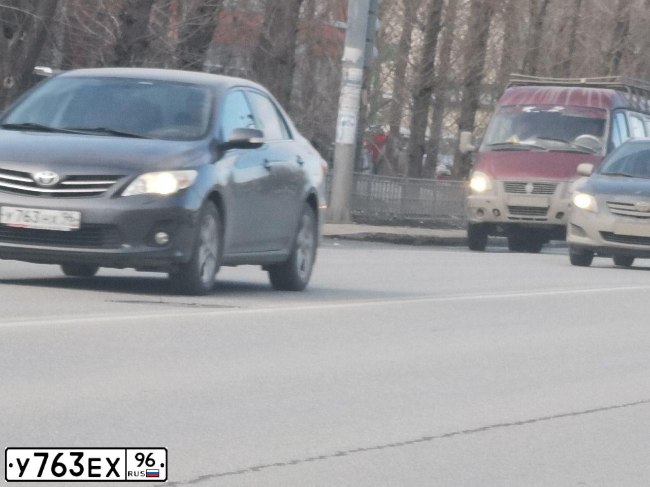 Фото автомобиля KIA RIO, 2012 — госномер У763ЕХ96. Цвет: СЕРЫЙ