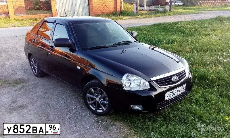 Фото автомобиля LADA 2172 PRIORA, 2009 — госномер У852ВА96. Цвет: Сине-Черный