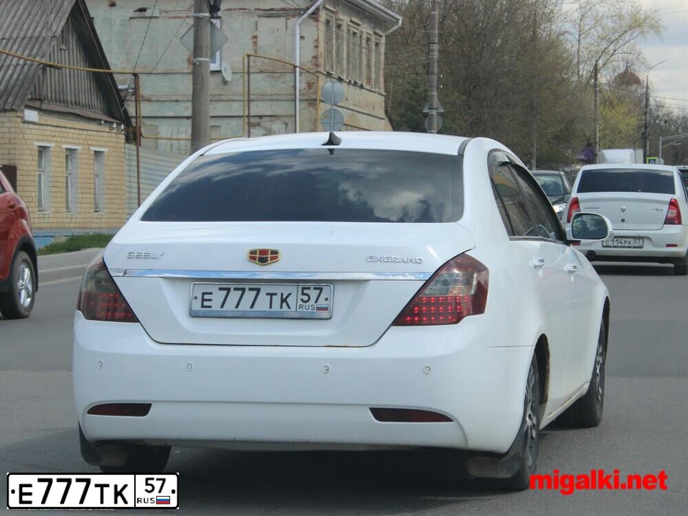Фото автомобиля GEELY EMGRAND, 2012 — госномер Е777ТК57. Цвет: Белый