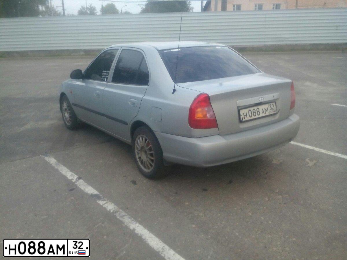 Фото автомобиля TAGAZ ACCENT, 2003 — госномер Н088АМ32. Цвет: Серебристый