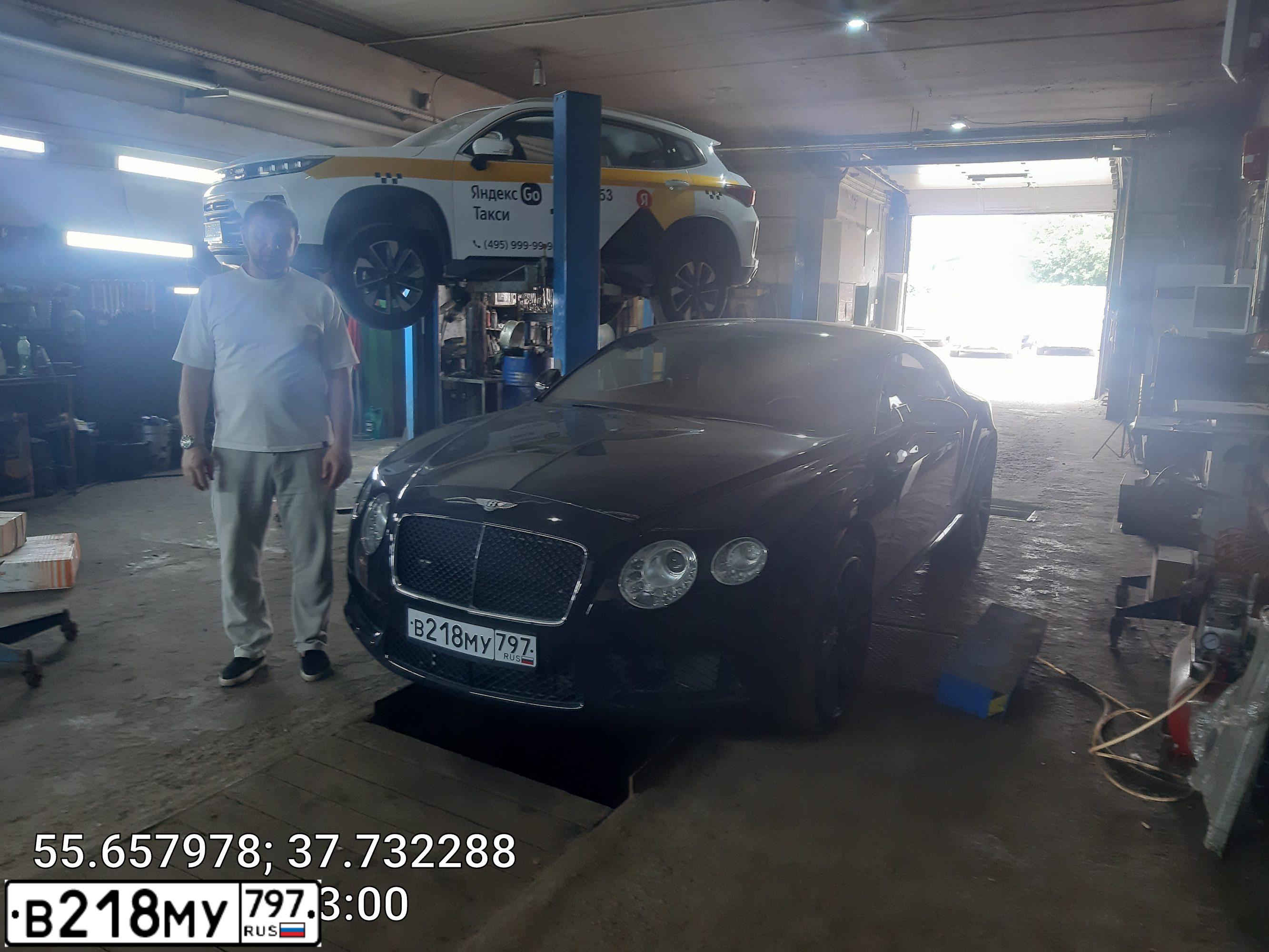 Фото автомобиля BENTLEY CONTINENTAL, 2012 — госномер Т596ВУ550. Цвет: ЧЕРНЫЙ