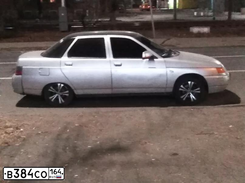 Фото автомобиля LADA 2110 LADA, 2003 — госномер В384СО164. Цвет: Серебристый