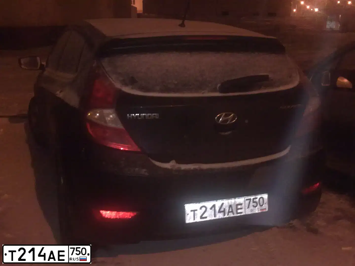Фото автомобиля HYUNDAI SOLARIS, 2012 — госномер Т214АЕ750. Цвет: ЧЕРНЫЙ