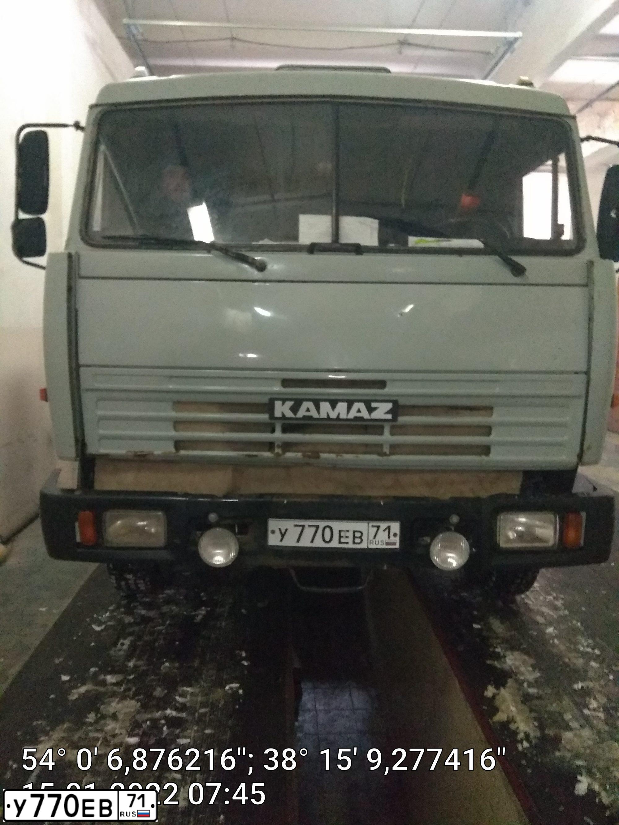 Фото автомобиля KAMAZ 55111 /6X4/, 2001 — госномер О876СС47. Цвет: СВ.ДЫМКА