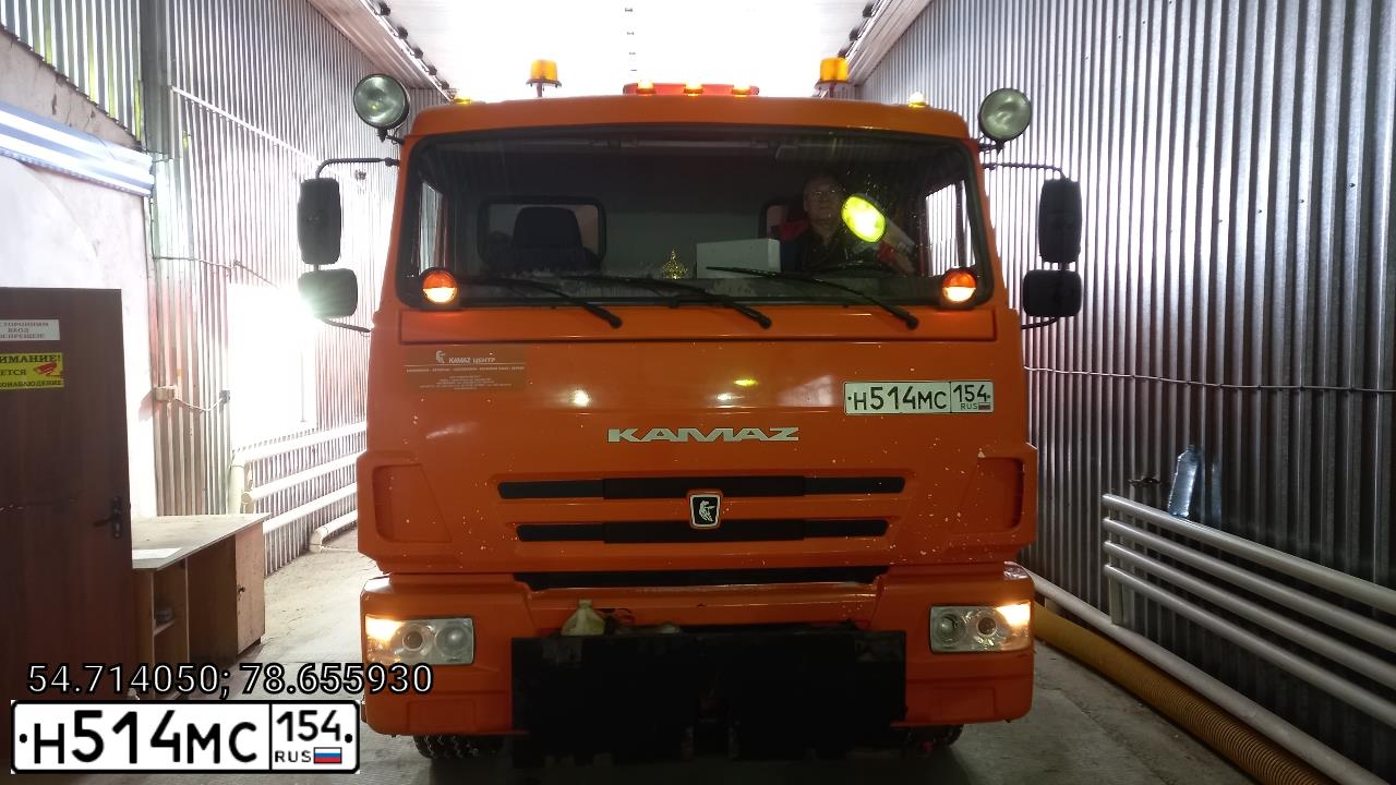 Фото автомобиля KAMAZ 65115 /6X4/, 2014 — госномер Н514МС154. Цвет: ОРАНЖЕВЫЙ