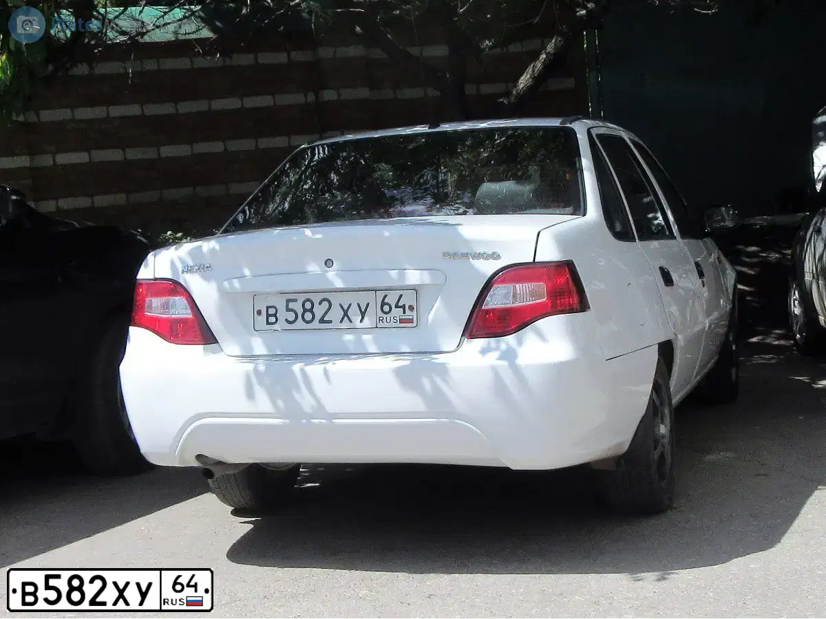 Фото автомобиля DAEWOO NEXIA, 2011 — госномер В582ХУ64. Цвет: Белый