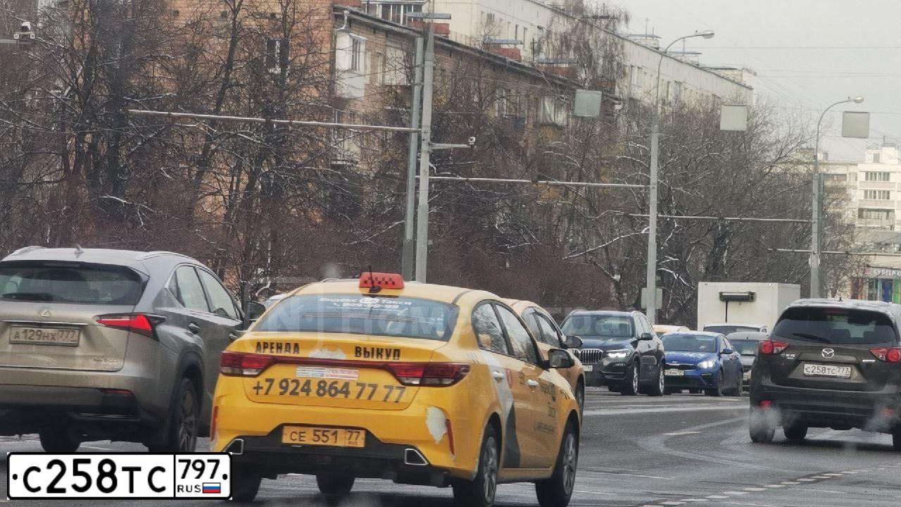 Фото автомобиля MERCEDES-BENZ G63, 2018 — госномер Р077ЕТ550. Цвет: ЧЕРНЫЙ