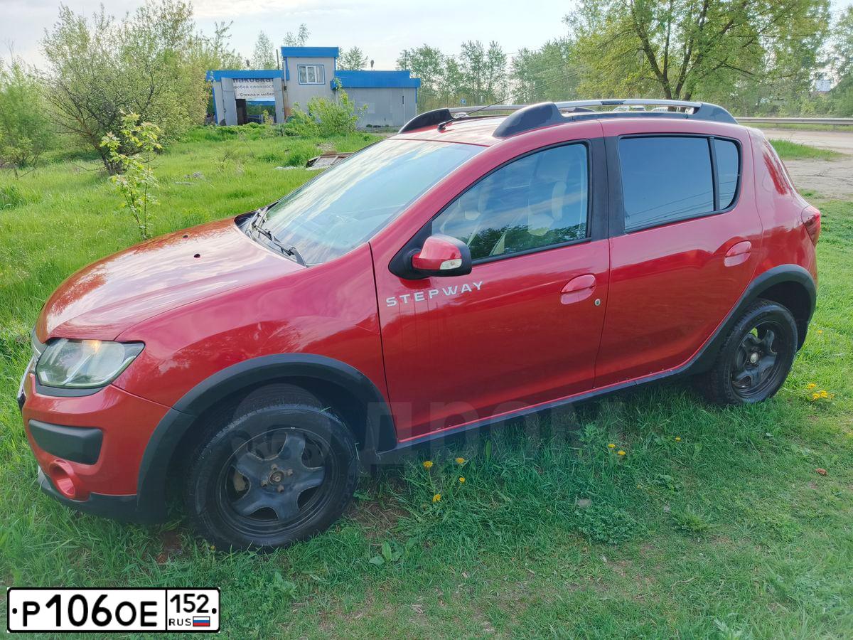 Фото автомобиля RENAULT SANDERO, 2018 — госномер Р106ОЕ152. Цвет: Красный