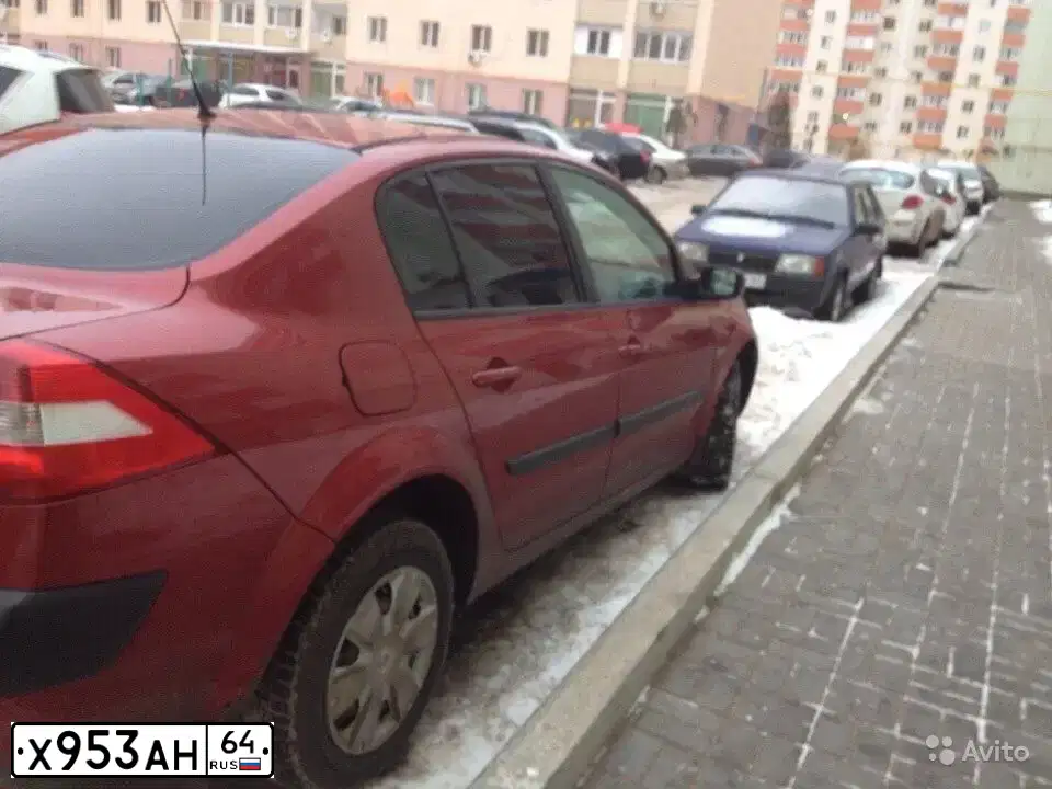 Фото автомобиля RENAULT MEGANE, 2005 — госномер Х953АН64. Цвет: Красный