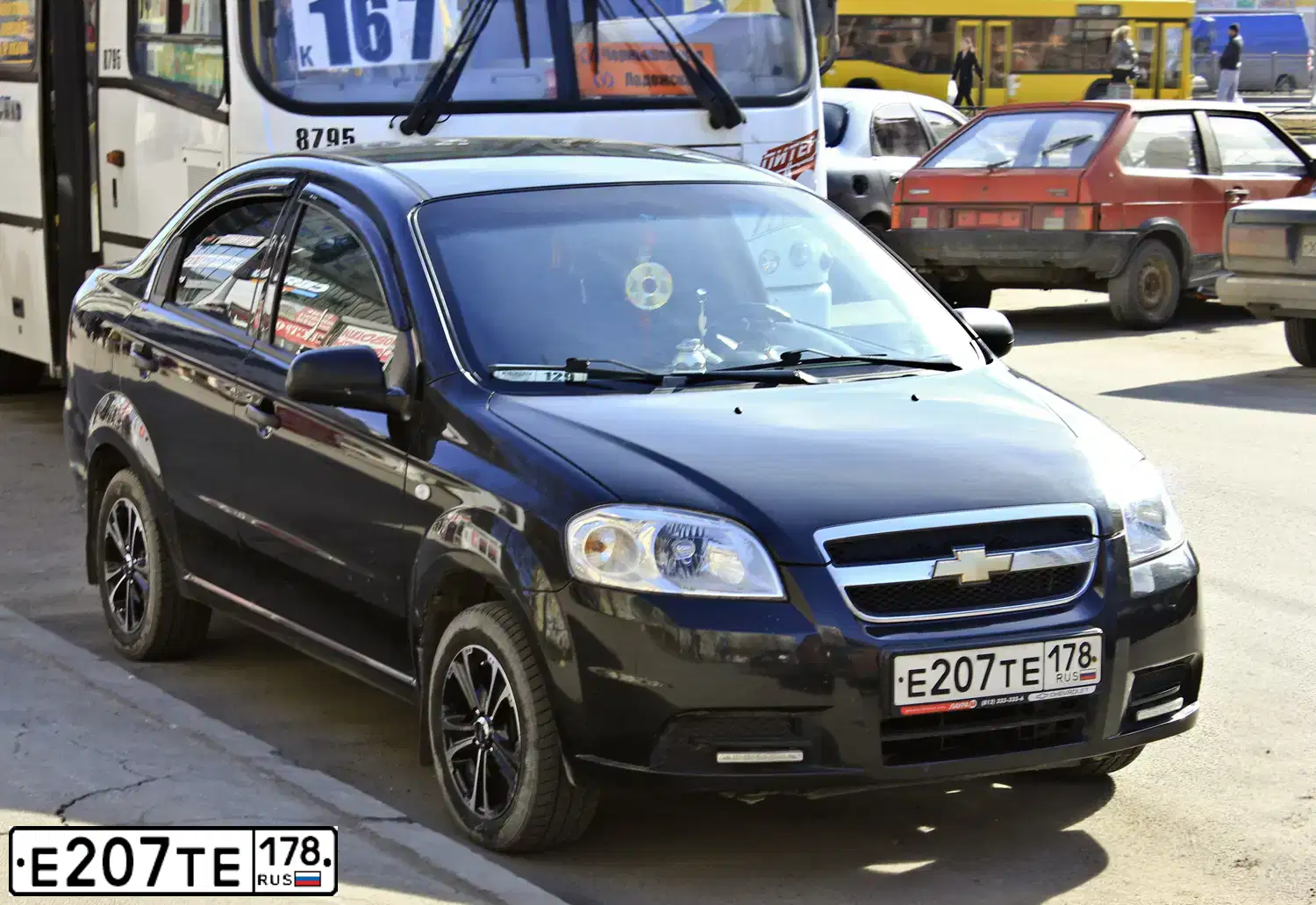 Фото автомобиля CHEVROLET T AVEO, 2011 — госномер Е207ТЕ178. Цвет: ЧЕРНЫЙ