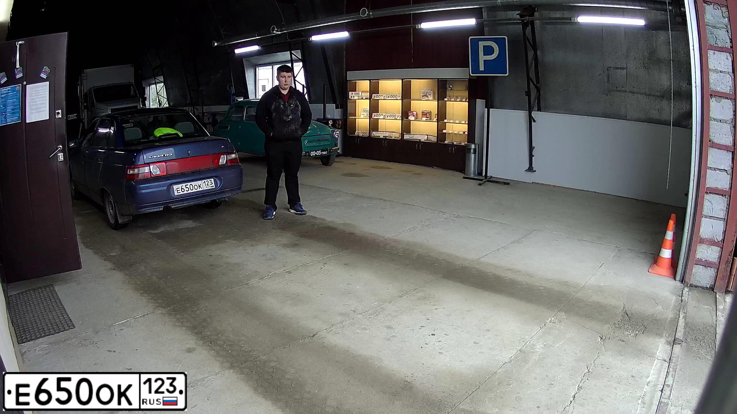 Фото автомобиля LADA 2112 LADA, 2008 — госномер Е655ОК123. Цвет: СВЕТЛО-СЕРЕБРИСТЫЙ МЕТАЛЛ