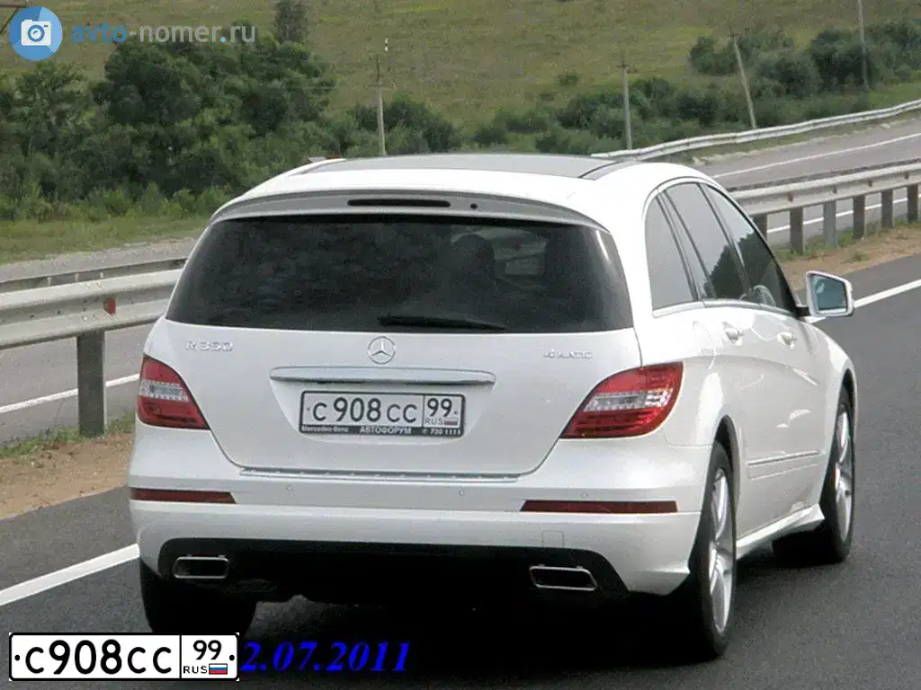 Фото автомобиля MERCEDES S-KLASSE, 2001 — госномер О897УЕ716