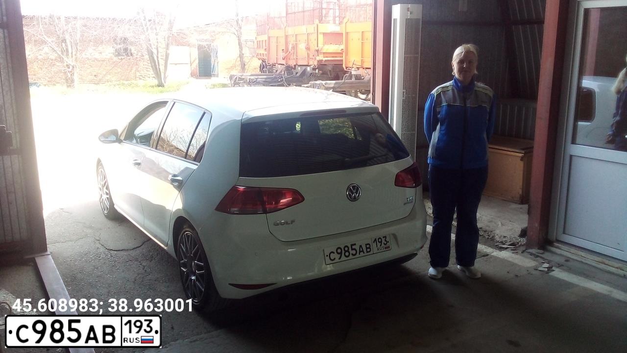Фото автомобиля VOLKSWAGEN GOLF, 2013 — госномер Т400ЕС193. Цвет: Белый