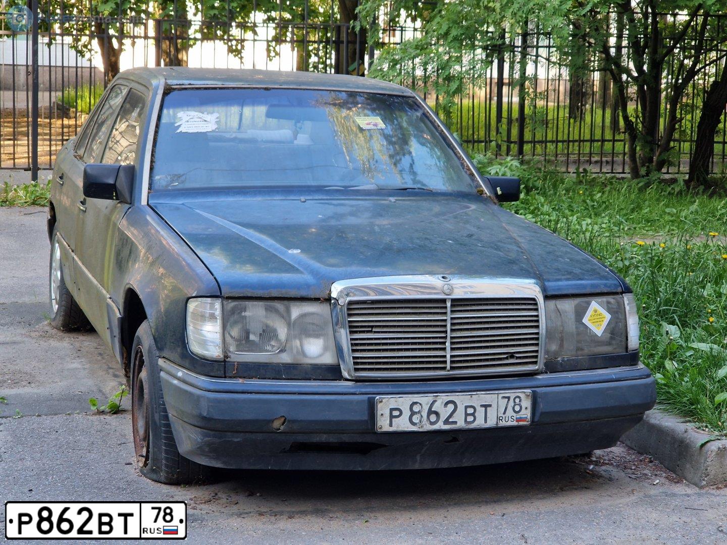 Фото автомобиля MERCEDES E-KLASSE, 1990 — госномер Р862ВТ78. Цвет: синий