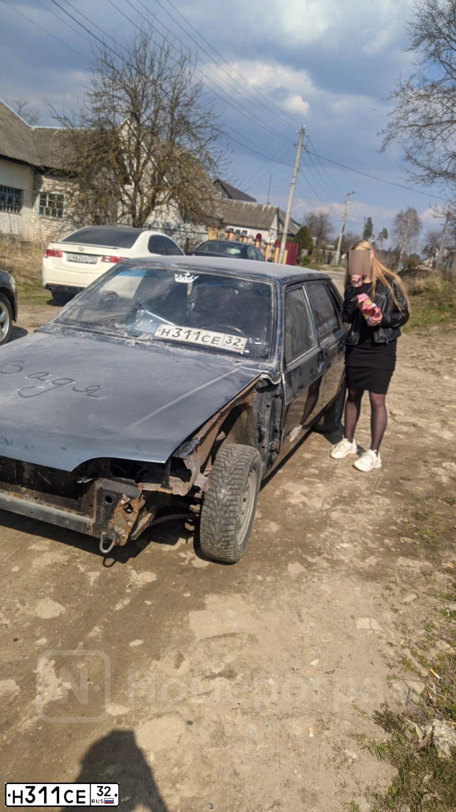 Фото автомобиля LADA 2115 SAMARA, 2007 — госномер Н311СЕ32. Цвет: СРЕДНИЙ СЕРО-ЗЕЛЕН.МЕТАЛЛ