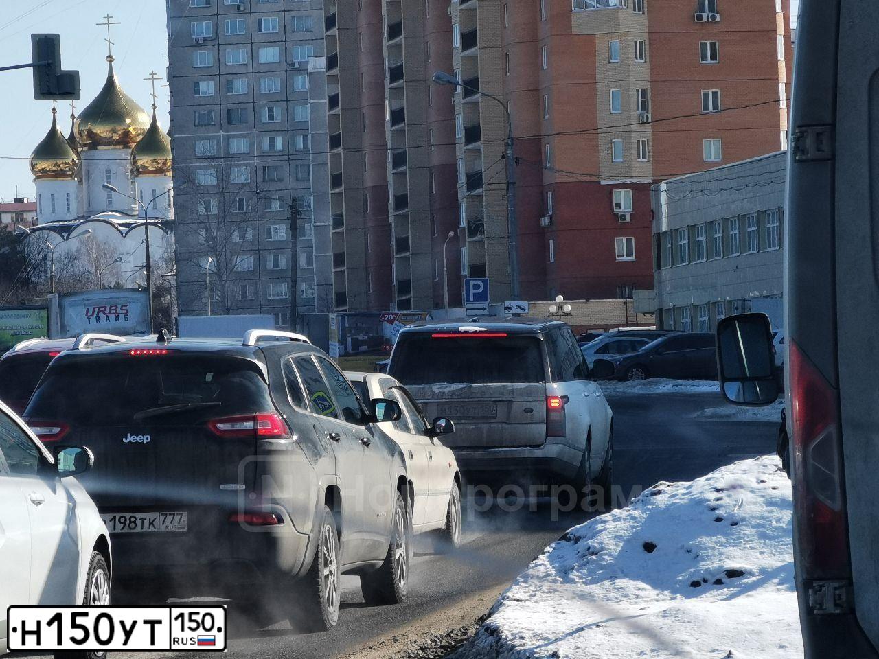 Фото автомобиля HUMMER H3, 2008 — госномер В707АК134. Цвет: ЧЕРНЫЙ