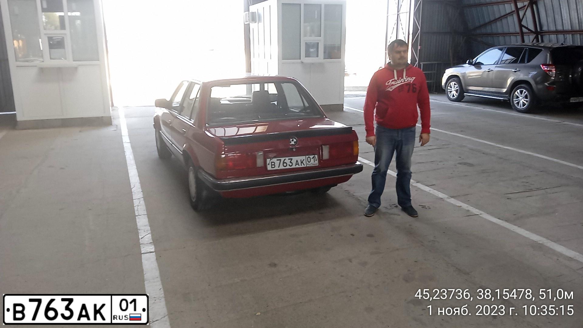 Фото автомобиля BMW SERIE 3, 1986 — госномер В763АК01. Цвет: Красный