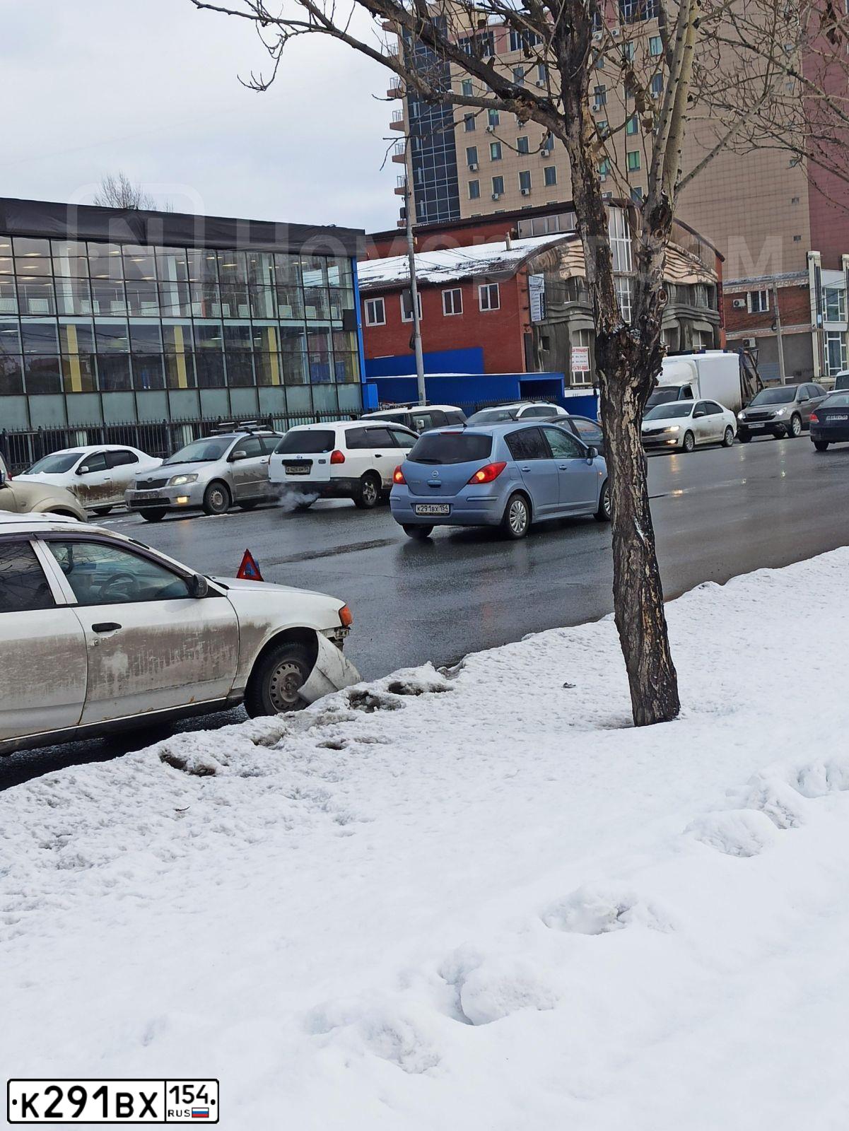 Фото автомобиля NISSAN TIIDA, 2010 — госномер К291ВХ154. Цвет: ГОЛУБОЙ СВЕТЛЫЙ