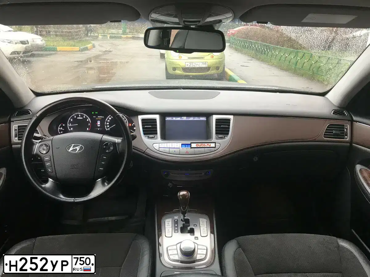 Фото автомобиля HYUNDAI GENESIS, 2010 — госномер Е794АА790. Цвет: ЧЕРНЫЙ