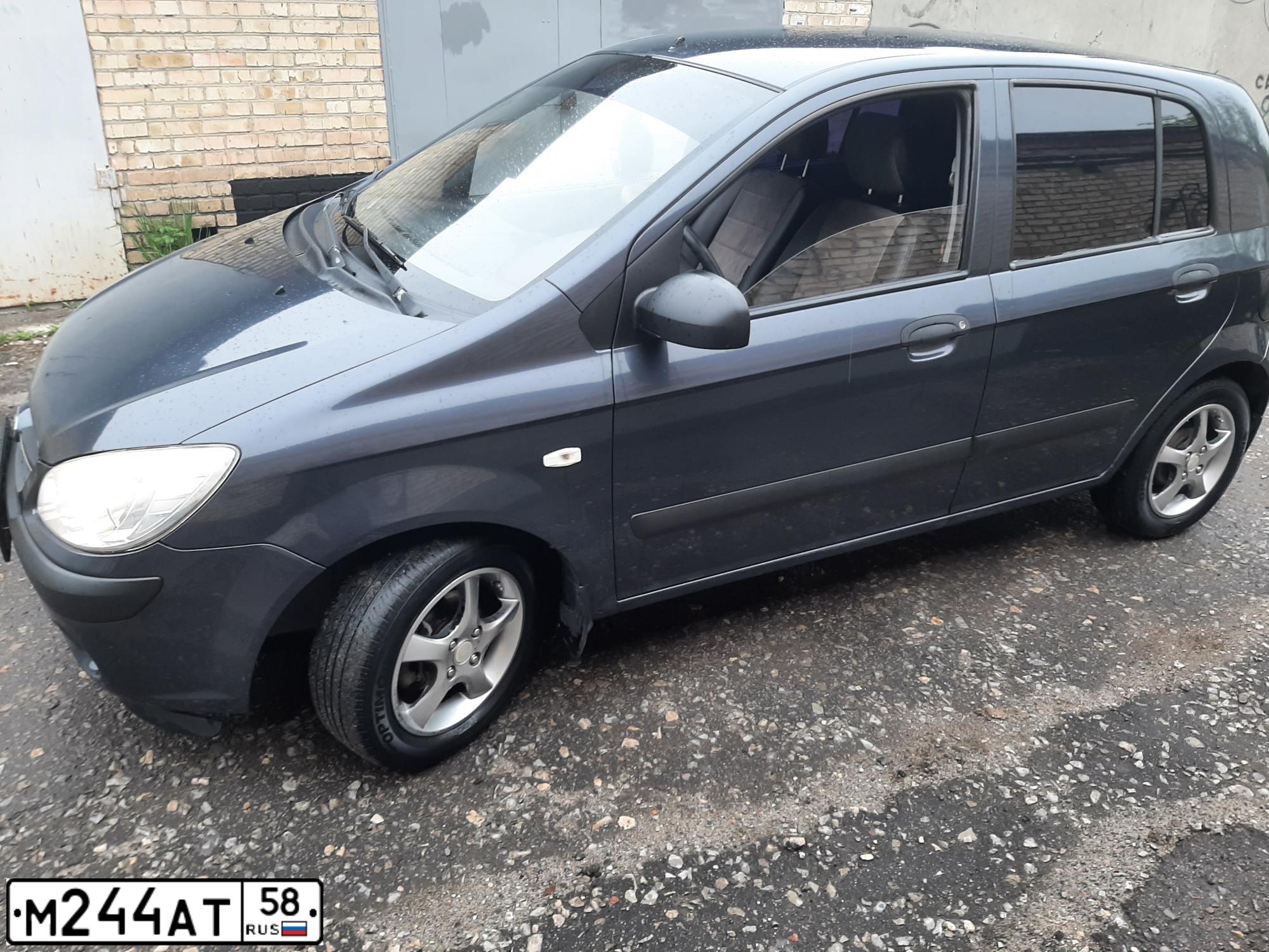 Фото автомобиля HYUNDAI GETZ, 2008 — госномер Е013МР164. Цвет: ТЕМНО-СЕРЫЙ