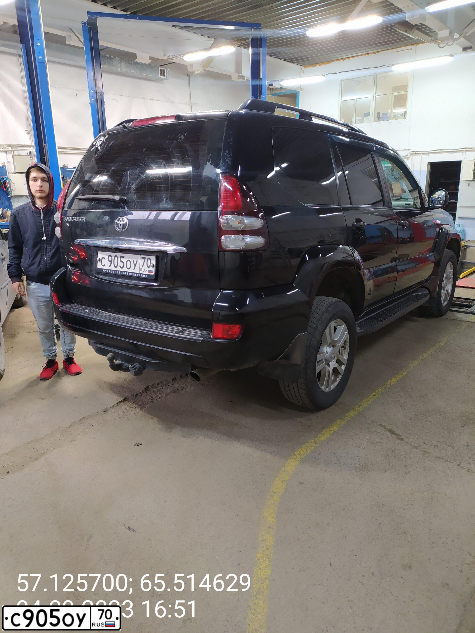 Фото автомобиля TOYOTA LANDCRUISER, 2008 — госномер К076ОВ45. Цвет: ЧЕРНЫЙ
