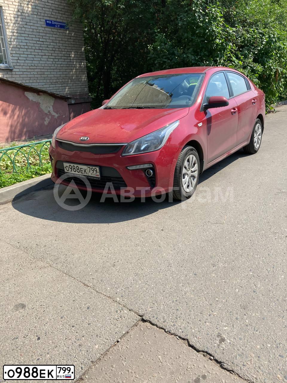 Фото автомобиля KIA RIO, 2018 — госномер О988ЕК799. Цвет: КРАСНЫЙ