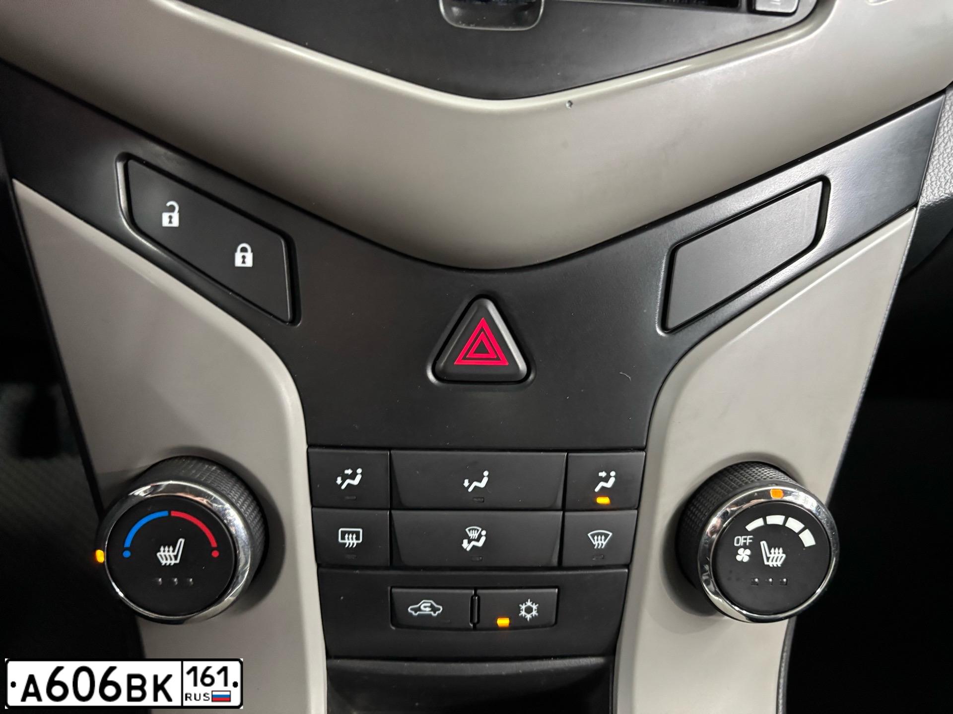 Фото автомобиля CHEVROLET CRUZE, 2011 — госномер Е399ВТ323. Цвет: СЕРЕБРИСТЫЙ МЕТАЛЛИК