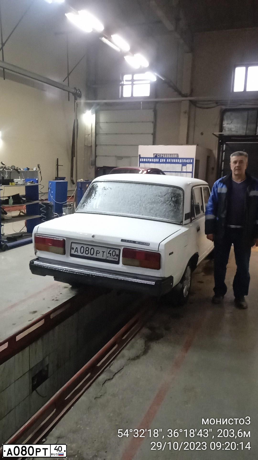 Фото автомобиля LADA 2107, 1998 — госномер А080РТ40. Цвет: СЕРО-БЕЛЫЙ