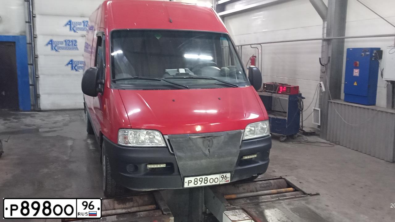 Фото автомобиля FIAT DUCATO, 2010 — госномер Р898ОО96. Цвет: КРАСНЫЙ