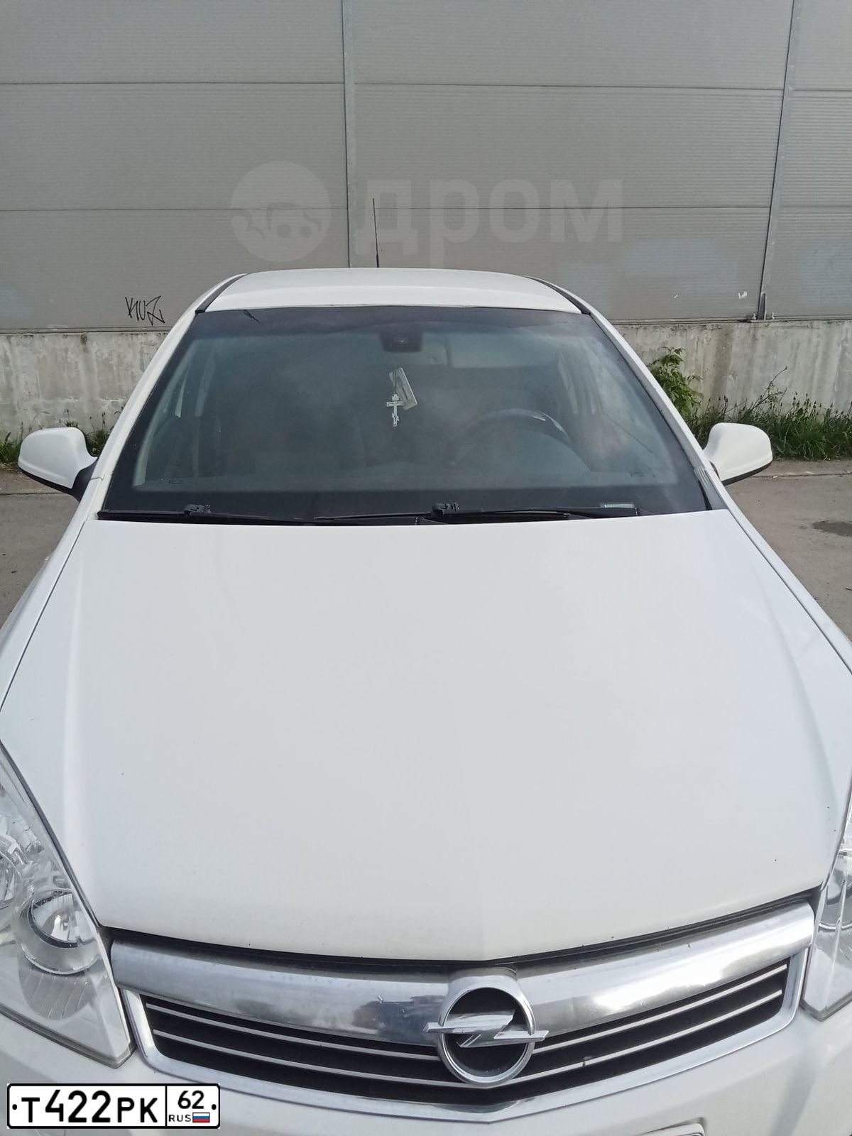 Фото автомобиля OPEL ASTRA, 2012 — госномер Т422РК62. Цвет: Белый
