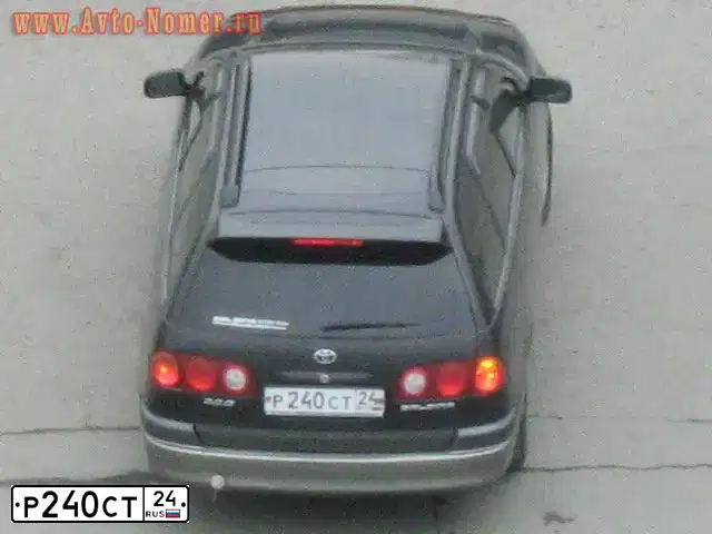 Фото автомобиля HONDA CR-V, 2003 — госномер Р240СТ24. Цвет: СЕРЫЙ