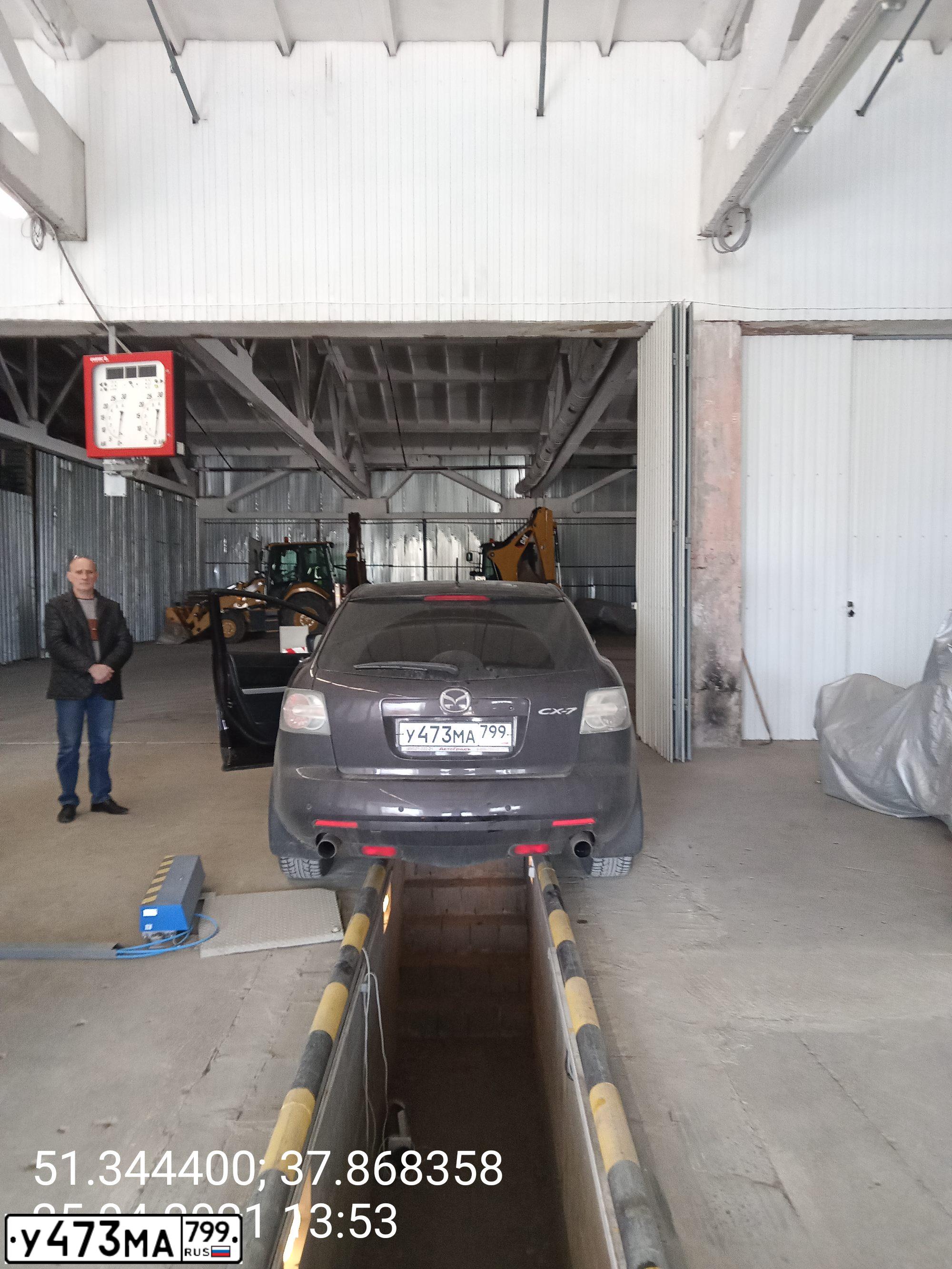 Фото автомобиля MAZDA CX-7, 2008 — госномер В700ВВ199. Цвет: ВИШНЕВЫЙ ТЕМНЫЙ