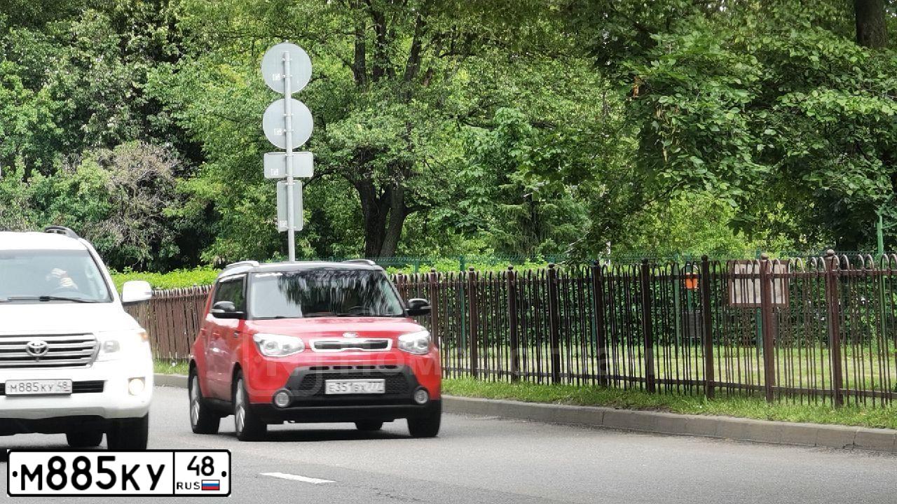 Фото автомобиля TOYOTA LANDCRUISER 200, 2012 — госномер М885КУ48. Цвет: БЕЛЫЙ