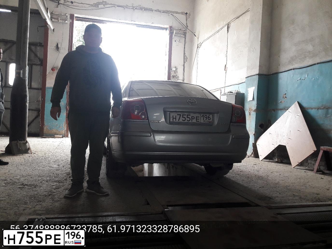 Фото автомобиля TOYOTA AVENSIS, 2007 — госномер Н755РЕ196. Цвет: Серебристый