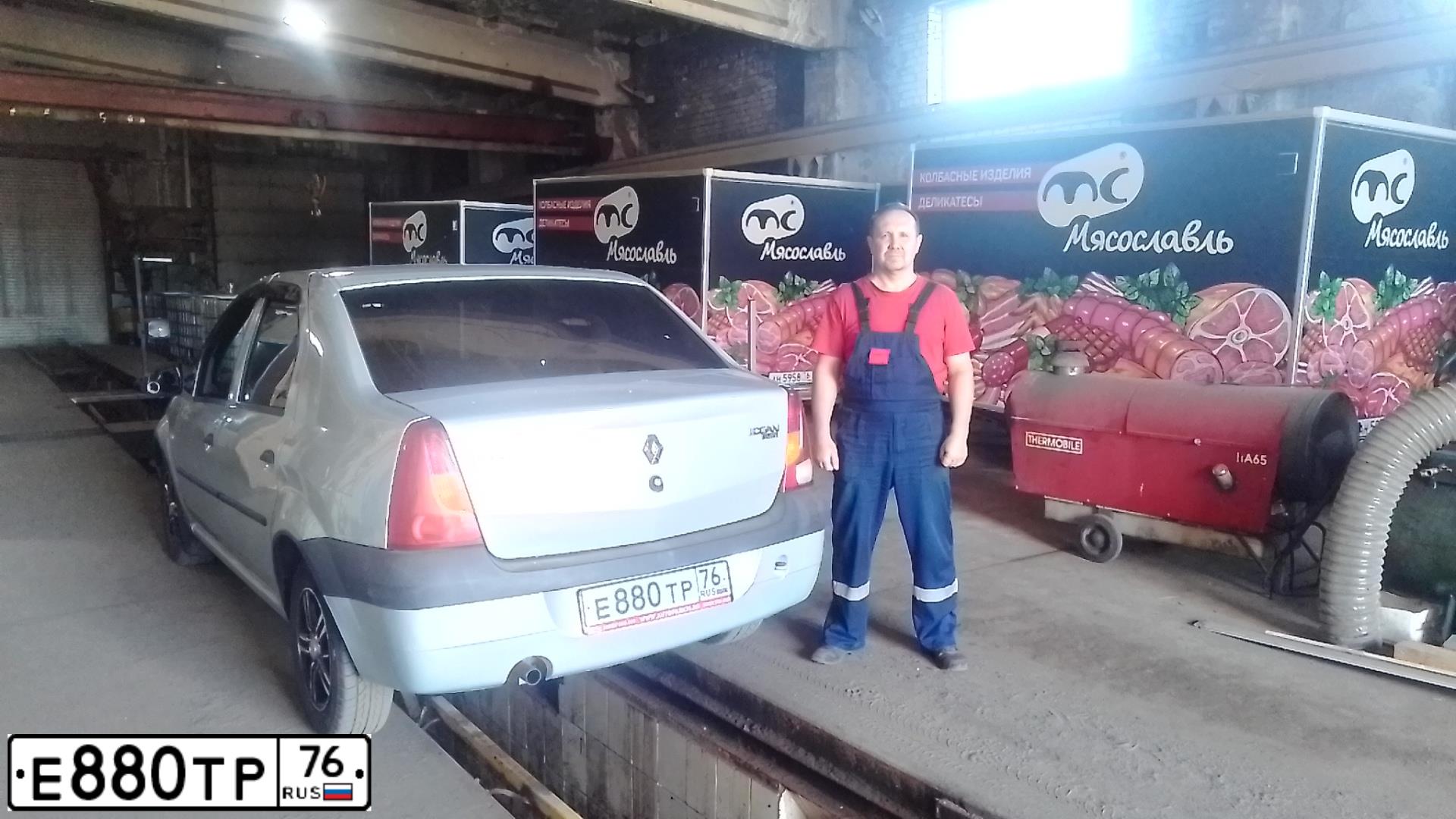 Фото автомобиля RENAULT LOGAN, 2007 — госномер Е880ТР76. Цвет: СЕРЫЙ